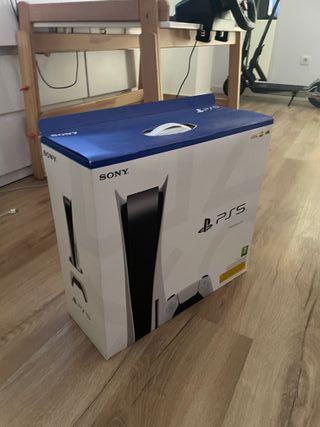 Consola PS5 con 2 mandos y 3 juegos