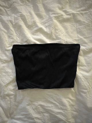 Top Bershka Negro sin Tirantes