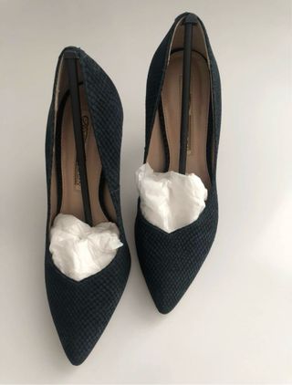Zapatos de tacón azul marino