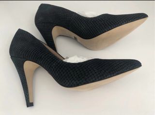 Zapatos de tacón azul marino