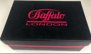 Zapatos de tacón azul marino