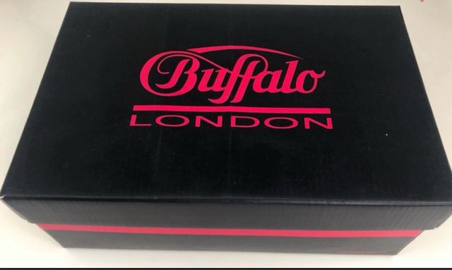 Zapatos de tacón azul marino