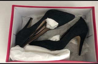 Zapatos de tacón azul marino