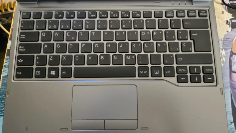 Fujitsu Stylistic Q736 Tablet 2-en-1 Win11 afbeelding 2