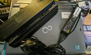 Fujitsu Stylistic Q736 Tablet 2-en-1 Win11