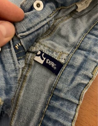 Shorts jeans strappati