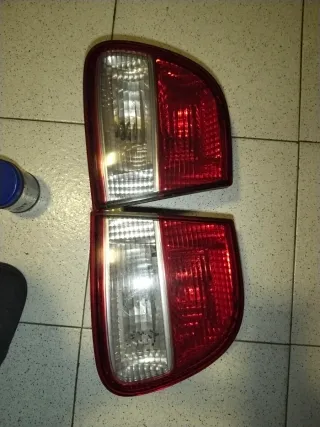 Pilotos portón Seat León