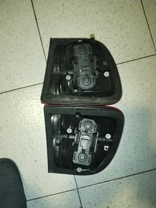 Pilotos portón Seat León