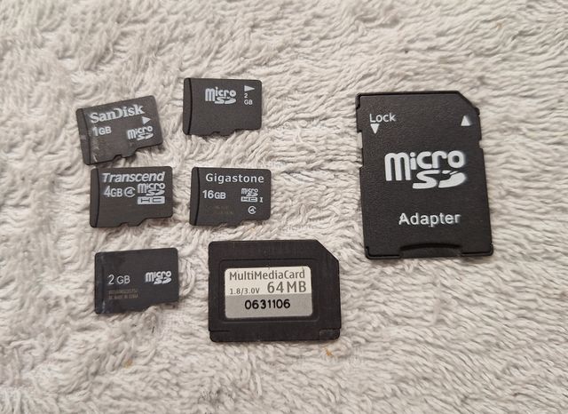 Paquete de 6 tarjetas de memoria Micro SD (1GB, 2GB, 4GB, 16GB, 64MB y adaptador)