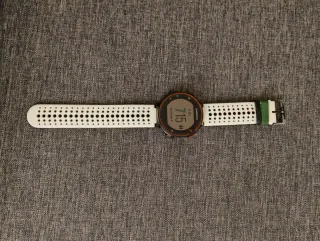 Reloj Garmin Forerunner 235. Con cable de carga