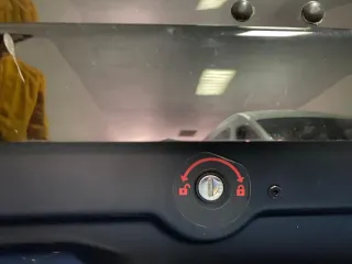 Cofre Techo Cruz Paddock Negro Brillante 550N