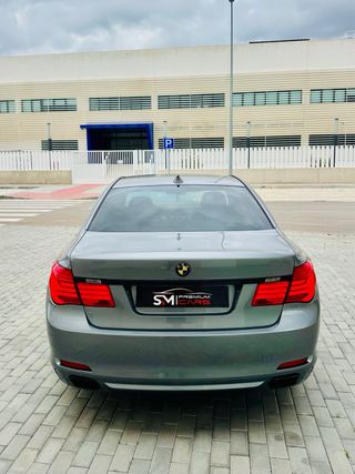 BMW Serie 7  / 740d / M paket / libro completo