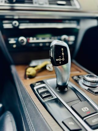 BMW Serie 7  / 740d / M paket / libro completo