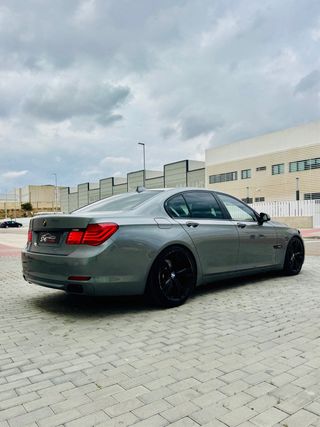 BMW Serie 7  / 740d / M paket / libro completo