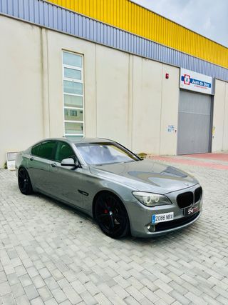BMW Serie 7  / 740d / M paket / libro completo