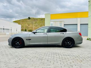 BMW Serie 7  / 740d / M paket / libro completo