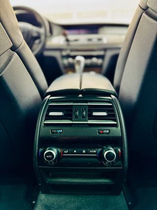 BMW Serie 7  / 740d / M paket / libro completo