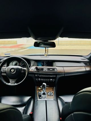 BMW Serie 7  / 740d / M paket / libro completo