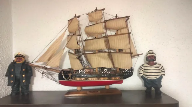 Maqueta Barco Velero Decorativo y 2 figuras