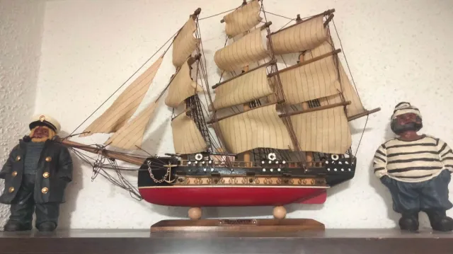 Maqueta Barco Velero Decorativo y 2 figuras