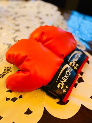 Guantes de boxeo infantiles rojos