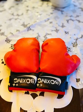 Guantes de boxeo infantiles rojos