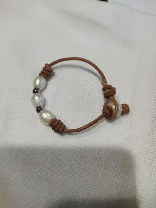 Pulsera cuero perlas y plata