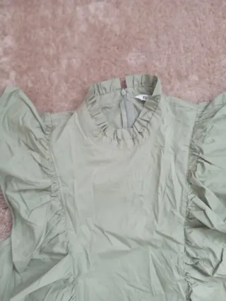 Blusa Zara mujer volantes verde