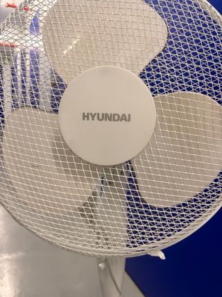 Ventilador de pie Hyundai blanco