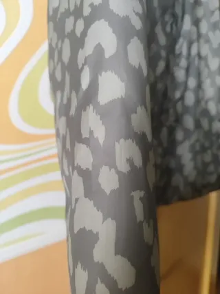 Cazadora corta estampada y reversible en liso