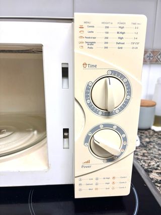 Horno Microondas Grill Orbegozo