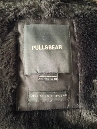 Cazadora mujer negra con capucha