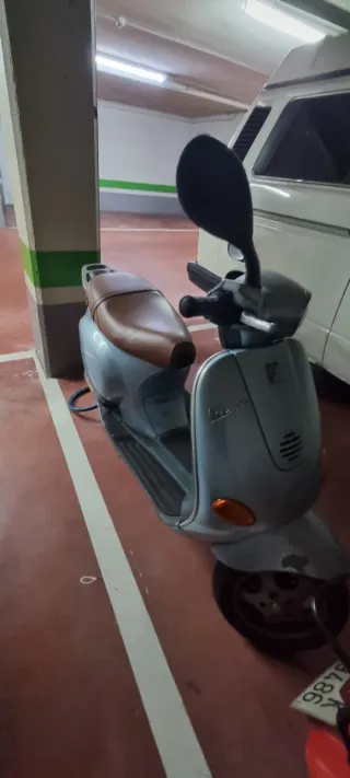 Vespa ET2 Scooter Automática
