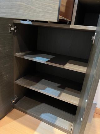 Mueble de madera maciza