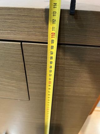 Mueble de madera maciza