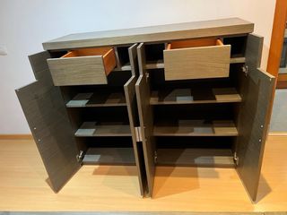 Mueble de madera maciza