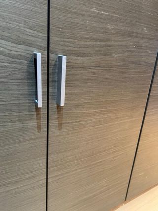 Mueble de madera maciza