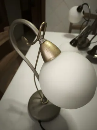 Lámpara techo + 2 mesita noche oro/blanco.