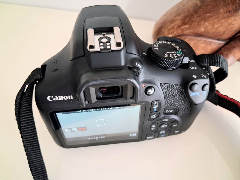 Cámara Canon EOS 2000D lista para usar afbeelding 8