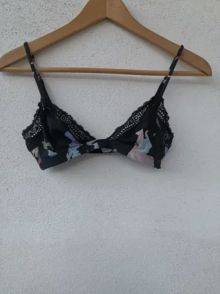 Top con stampa floreale e pizzo