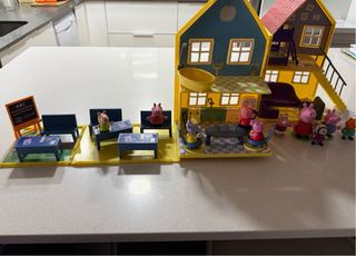 Casita Peppa Pig con muñecos y accesorios