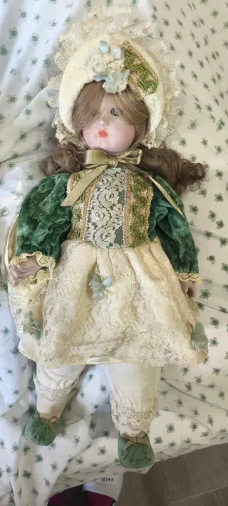 Vecchie bambole in porcellana