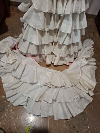 Traje de flamenca blanco con lunares