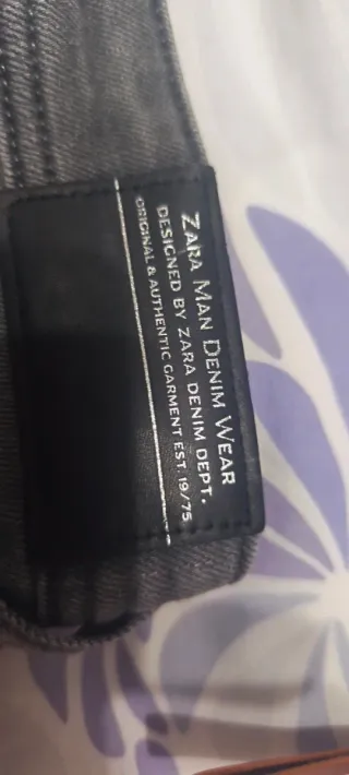 Pantalón  recto vaquero gris. Zara.Talla 42