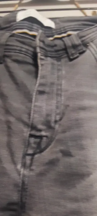 Pantalón  recto vaquero gris. Zara.Talla 42