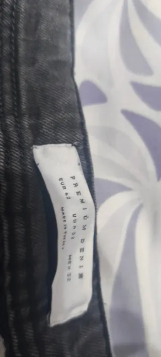 Pantalón  recto vaquero gris. Zara.Talla 42