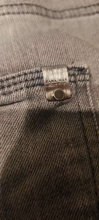 Pantalón  recto vaquero gris. Zara.Talla 42