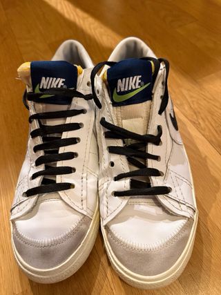 Zapatillas Nike casual blancas y negras