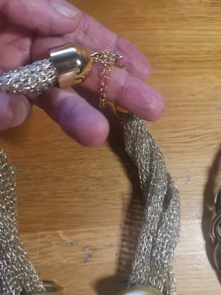 Collar diseño dorado