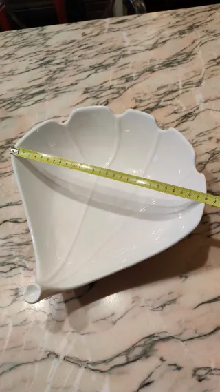 Ensaladera de porcelana blanca